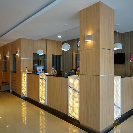 פאלמבאנג Oyo 344 Kr Hotel מראה חיצוני תמונה