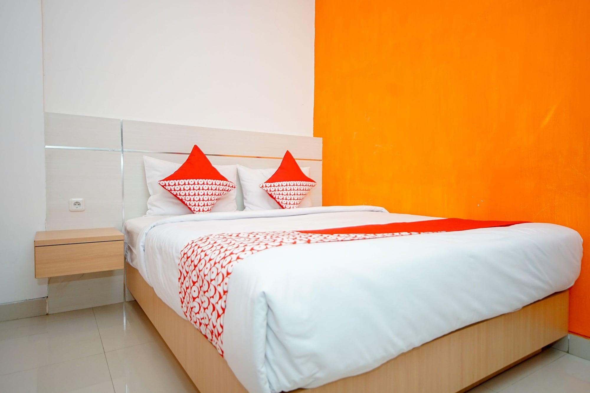 פאלמבאנג Oyo 344 Kr Hotel מראה חיצוני תמונה