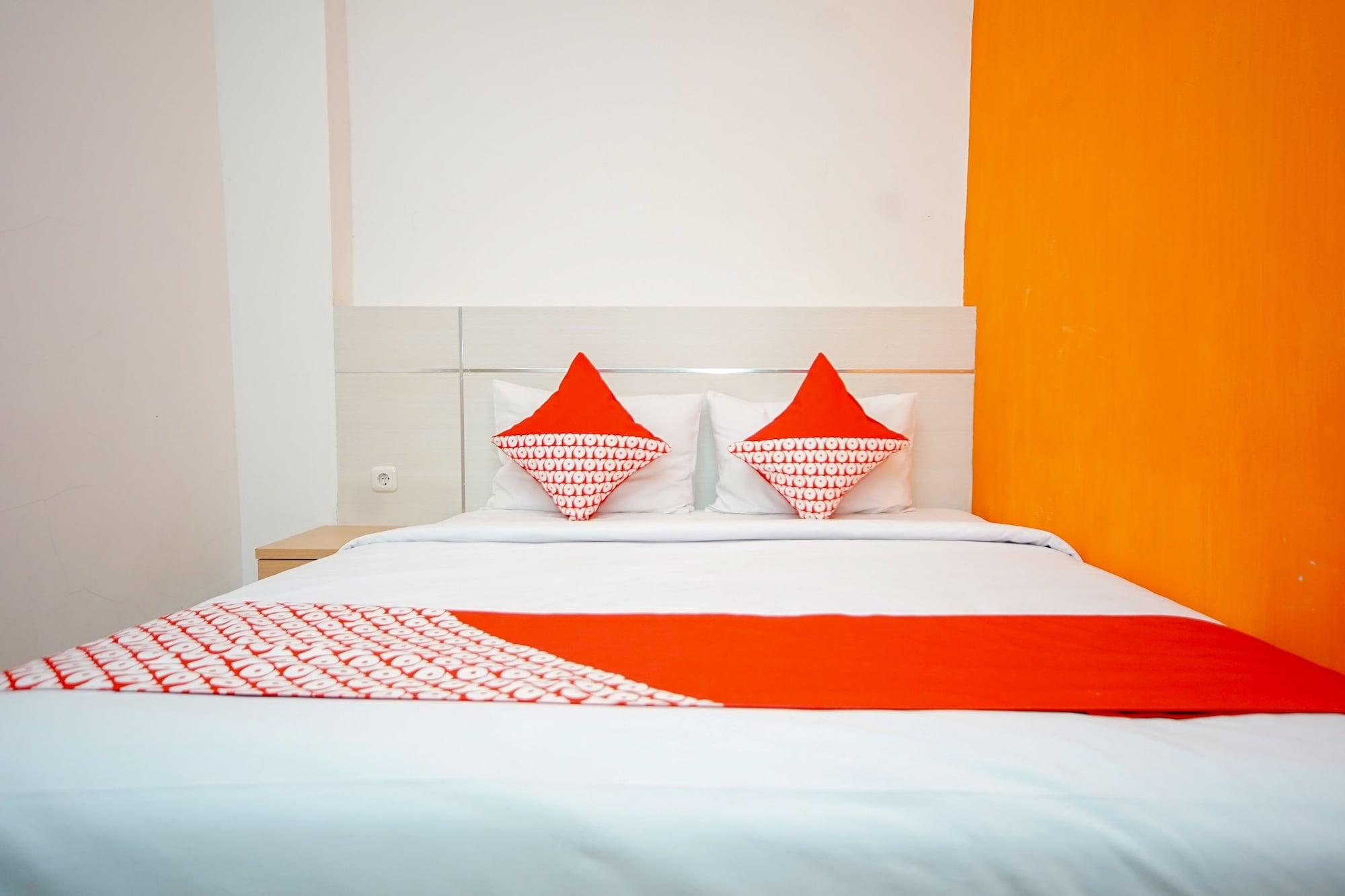 פאלמבאנג Oyo 344 Kr Hotel מראה חיצוני תמונה