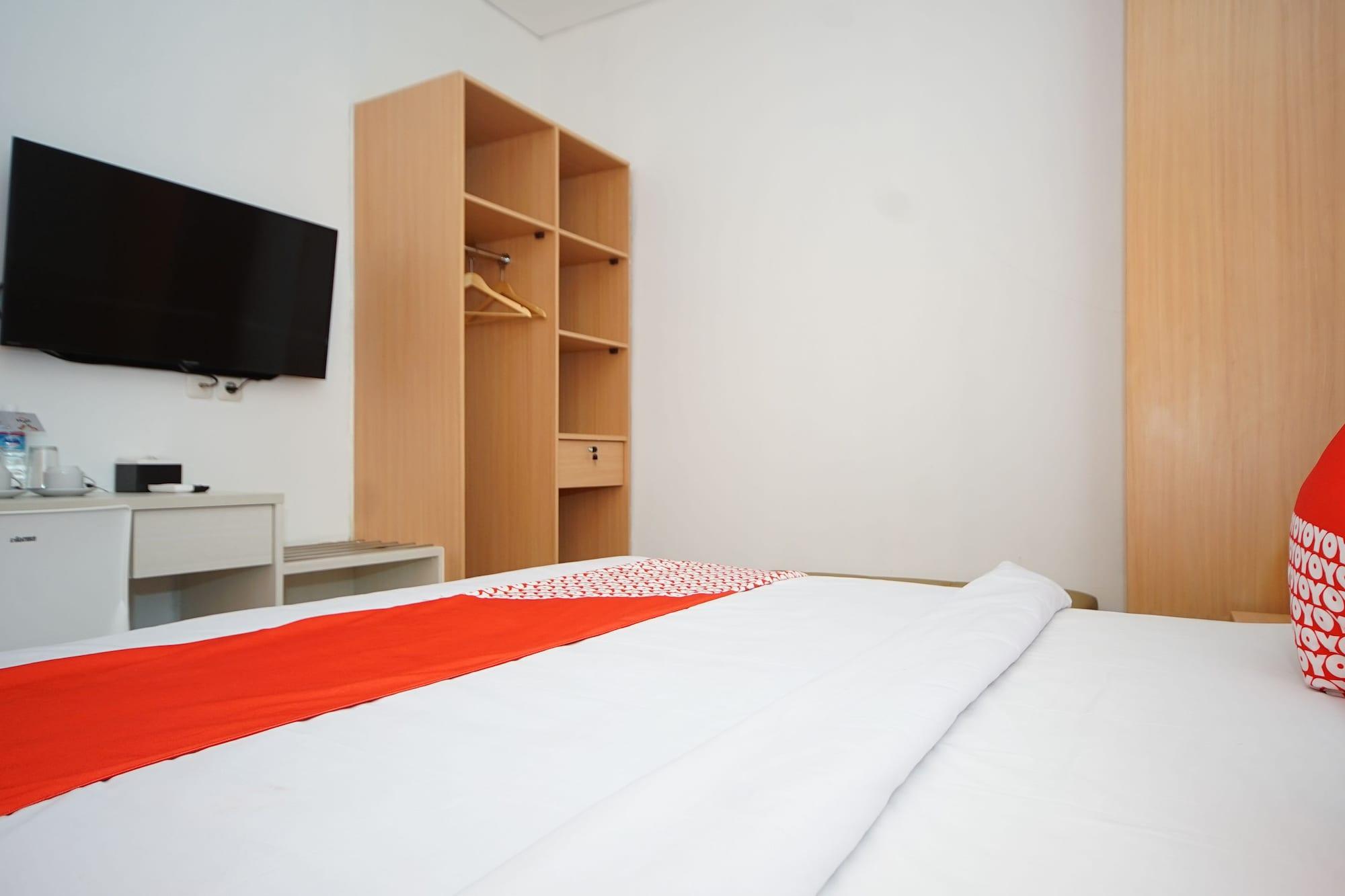 פאלמבאנג Oyo 344 Kr Hotel מראה חיצוני תמונה