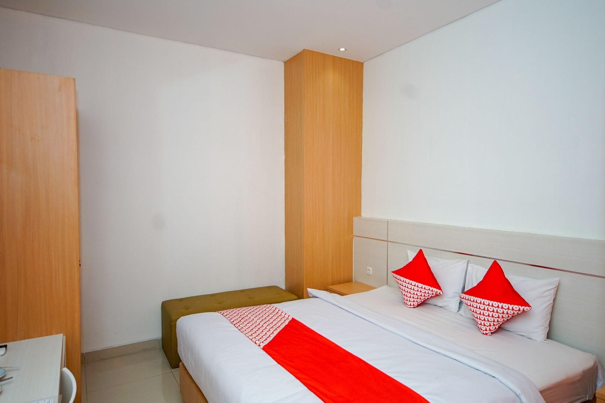 פאלמבאנג Oyo 344 Kr Hotel מראה חיצוני תמונה