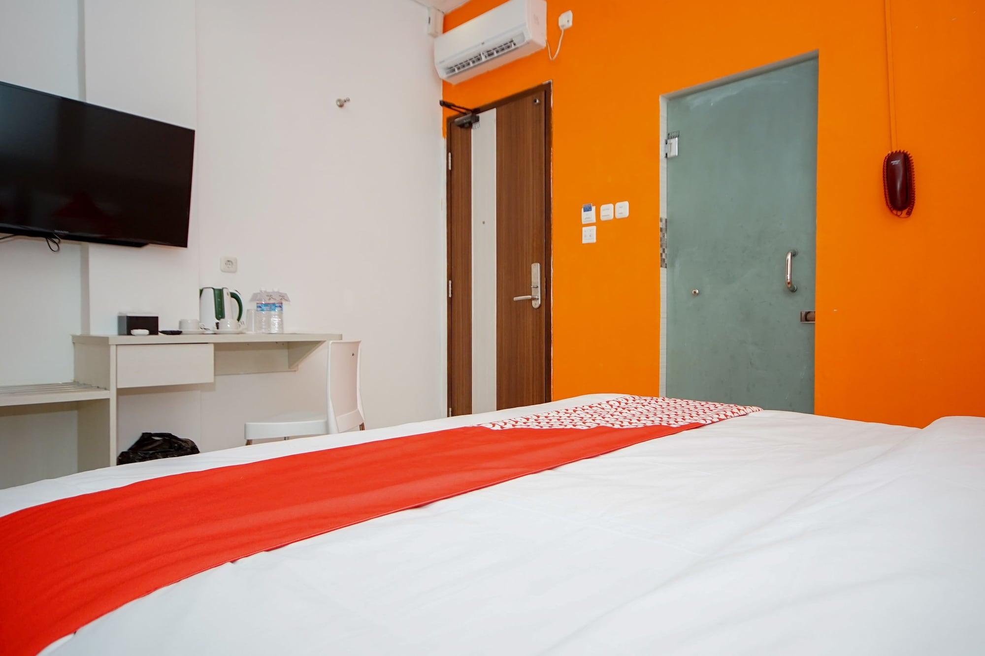 פאלמבאנג Oyo 344 Kr Hotel מראה חיצוני תמונה