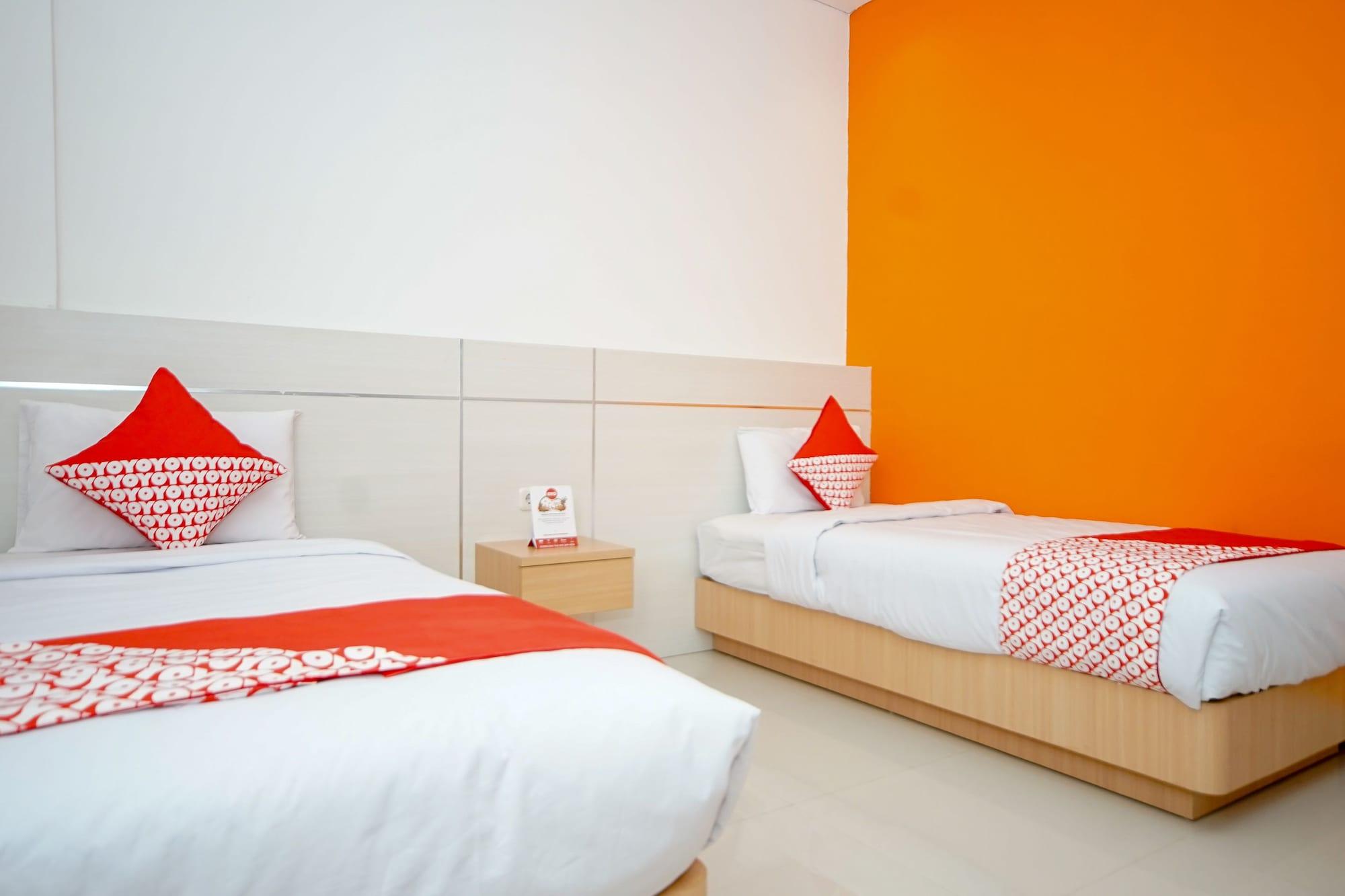 פאלמבאנג Oyo 344 Kr Hotel מראה חיצוני תמונה