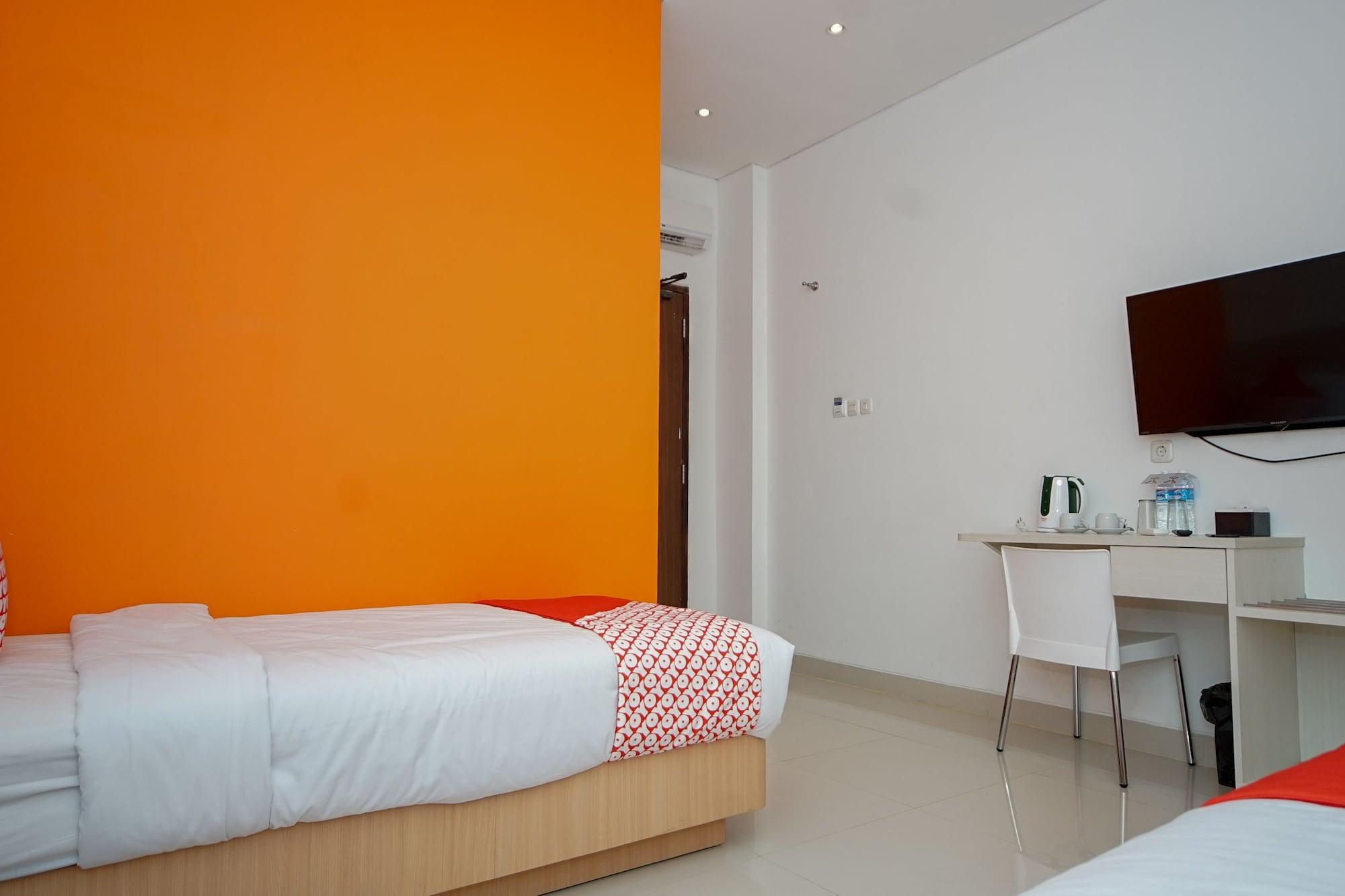 פאלמבאנג Oyo 344 Kr Hotel מראה חיצוני תמונה