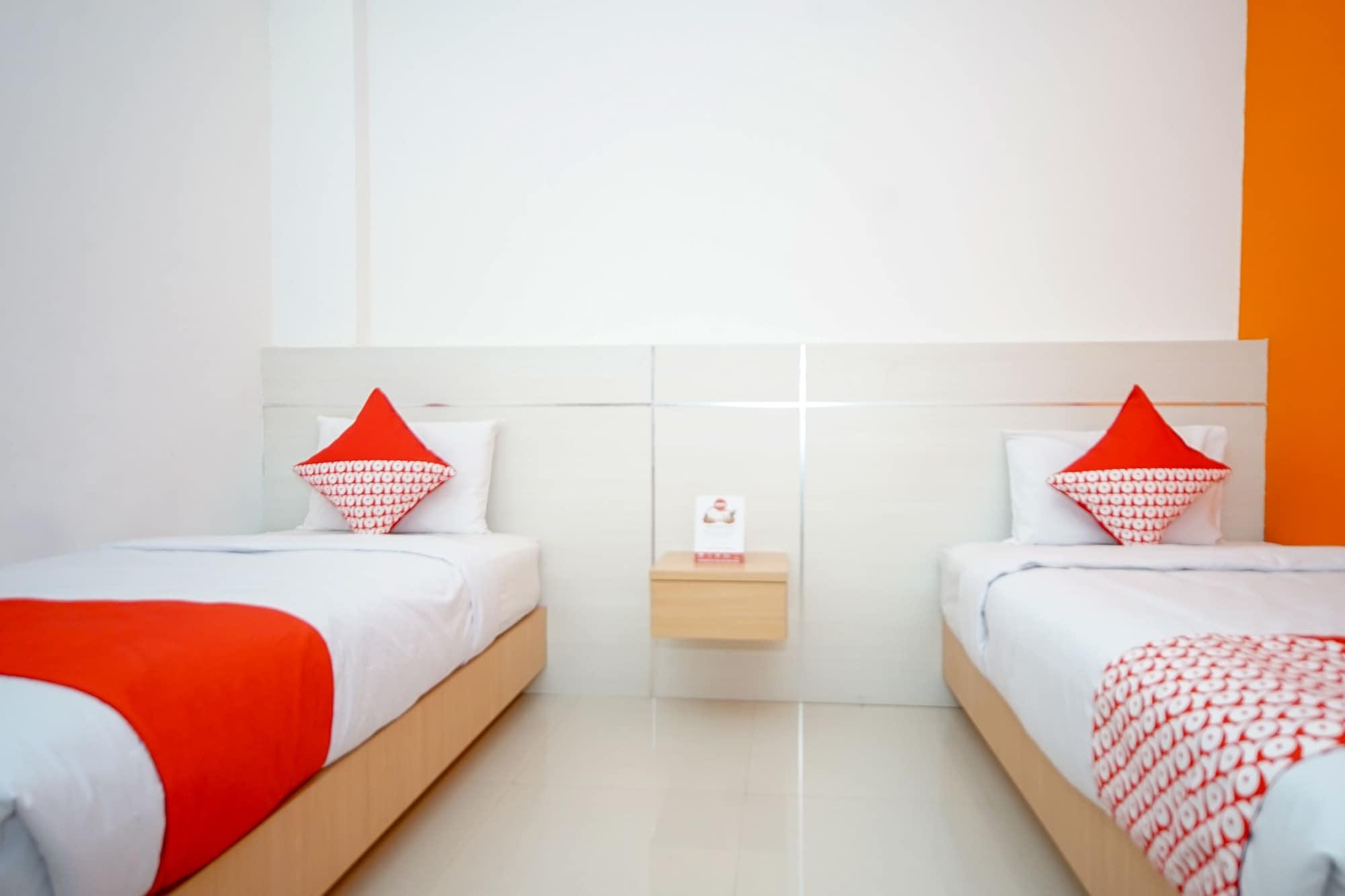 פאלמבאנג Oyo 344 Kr Hotel מראה חיצוני תמונה