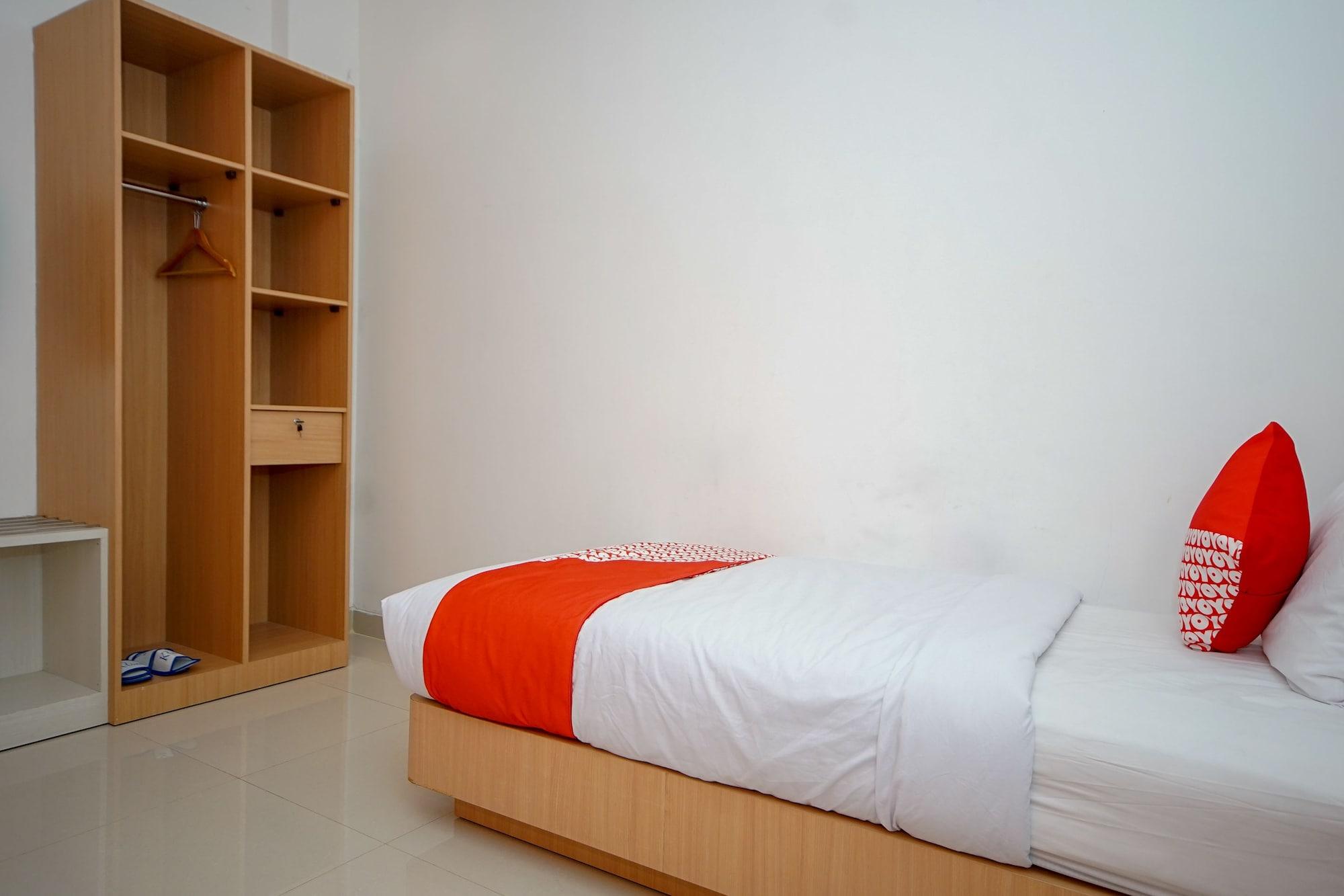 פאלמבאנג Oyo 344 Kr Hotel מראה חיצוני תמונה