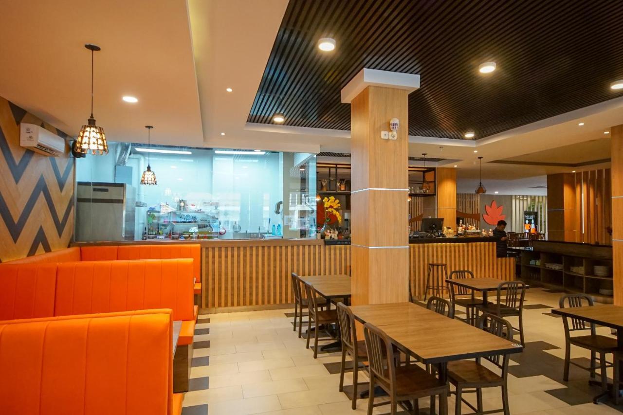 פאלמבאנג Oyo 344 Kr Hotel מראה חיצוני תמונה