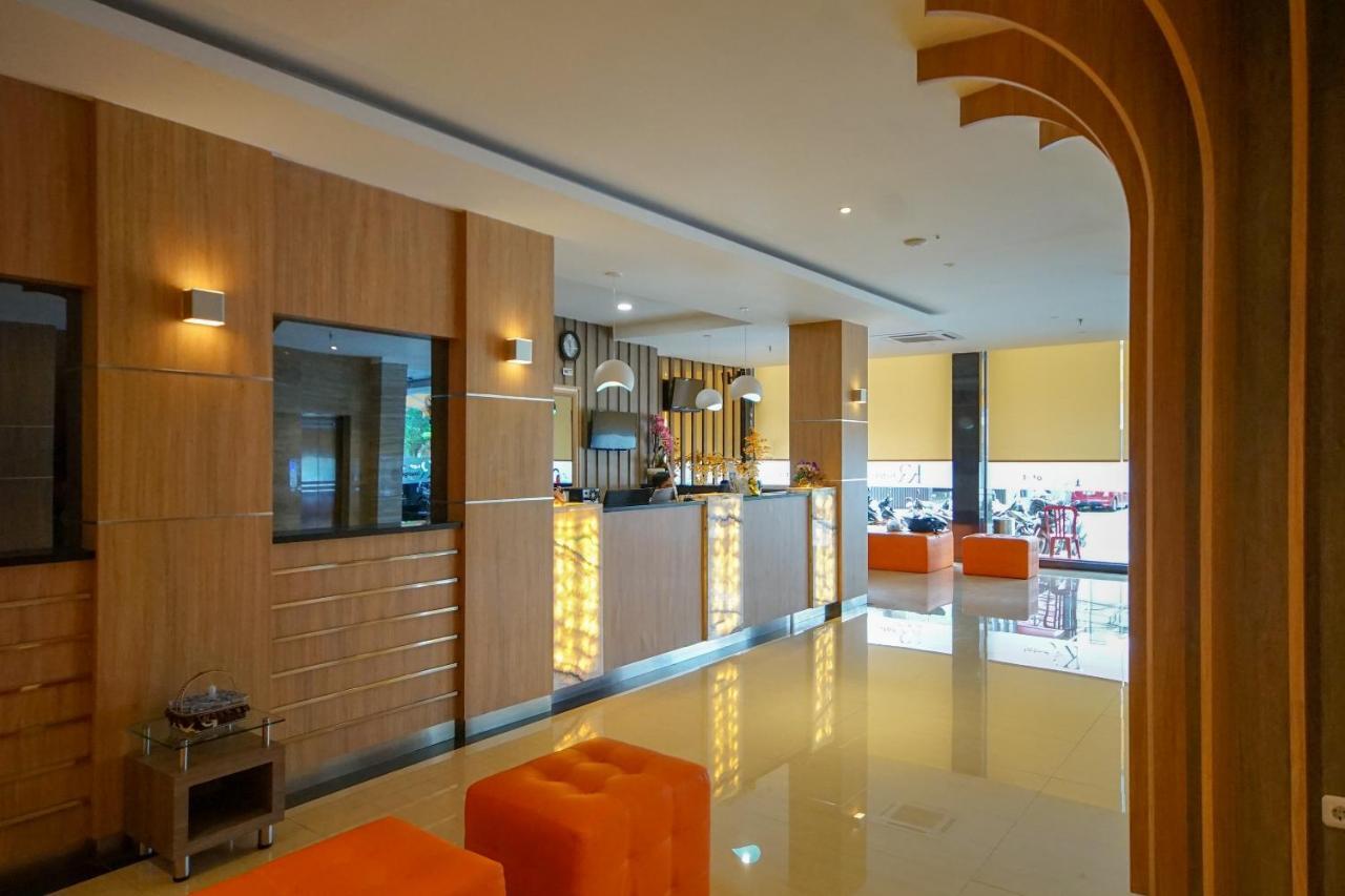פאלמבאנג Oyo 344 Kr Hotel מראה חיצוני תמונה
