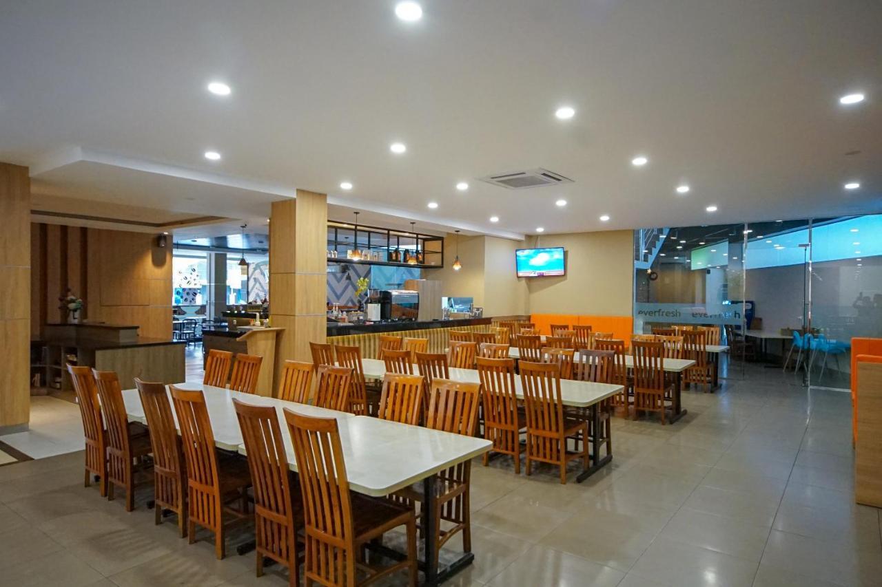 פאלמבאנג Oyo 344 Kr Hotel מראה חיצוני תמונה