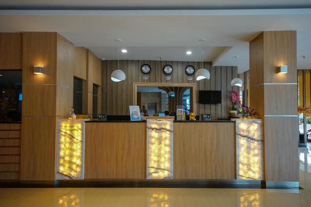 פאלמבאנג Oyo 344 Kr Hotel מראה חיצוני תמונה