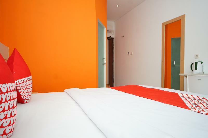 פאלמבאנג Oyo 344 Kr Hotel מראה חיצוני תמונה