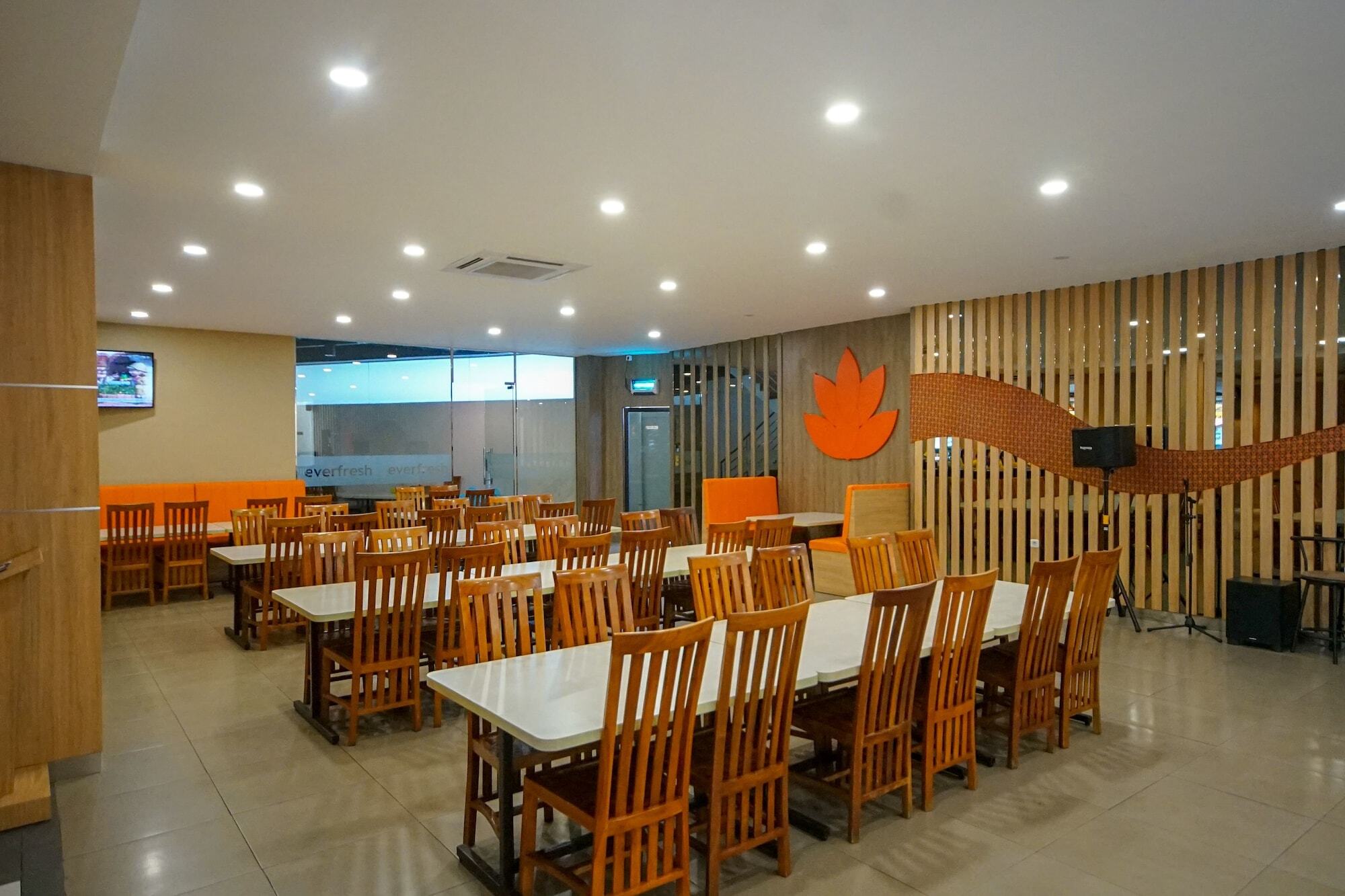 פאלמבאנג Oyo 344 Kr Hotel מראה חיצוני תמונה